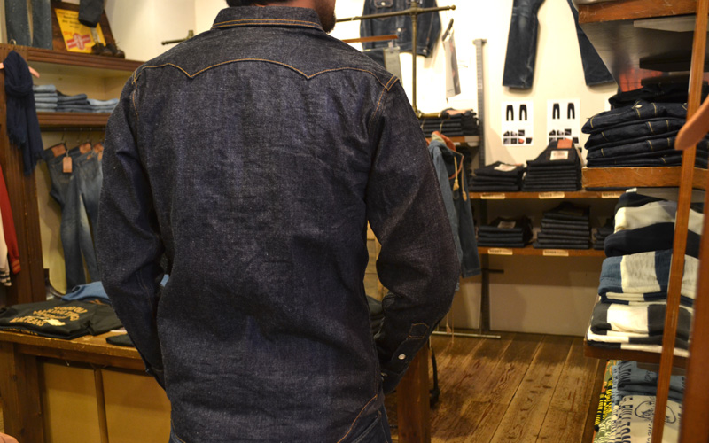デニムシャツは外せない。 | デニム・ジーンズの製造・販売